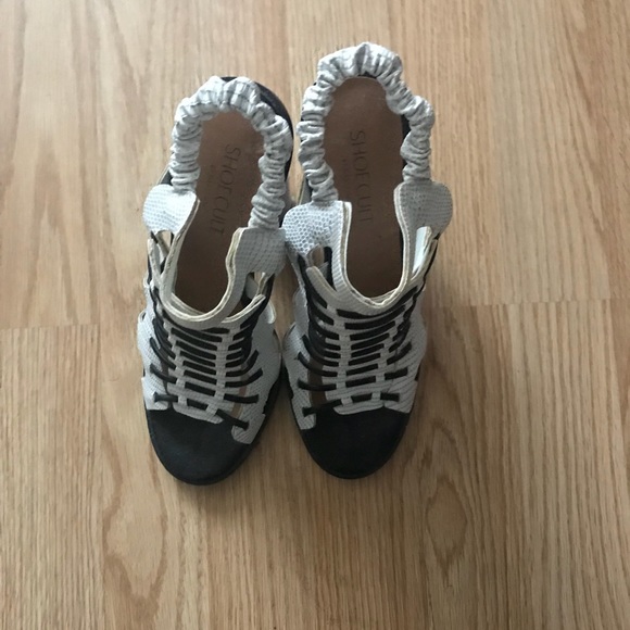 Black and White Heels - Picture 2 of 4